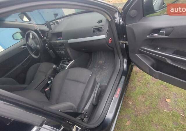 Черный Опель Астра, объемом двигателя 1.9 л и пробегом 320 тыс. км за 4999 $, фото 1 на Automoto.ua