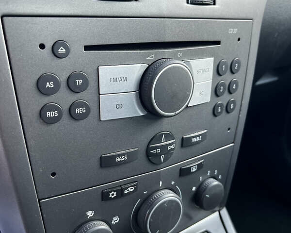 Черный Опель Астра, объемом двигателя 1.6 л и пробегом 235 тыс. км за 5800 $, фото 20 на Automoto.ua