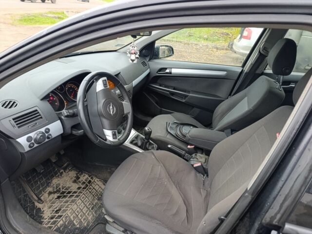 Черный Опель Астра, объемом двигателя 1.7 л и пробегом 333 тыс. км за 1900 $, фото 5 на Automoto.ua