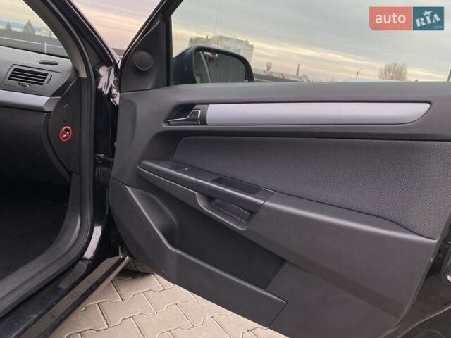 Черный Опель Астра, объемом двигателя 1.6 л и пробегом 231 тыс. км за 4800 $, фото 30 на Automoto.ua