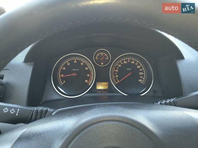 Черный Опель Астра, объемом двигателя 1.8 л и пробегом 245 тыс. км за 4900 $, фото 15 на Automoto.ua