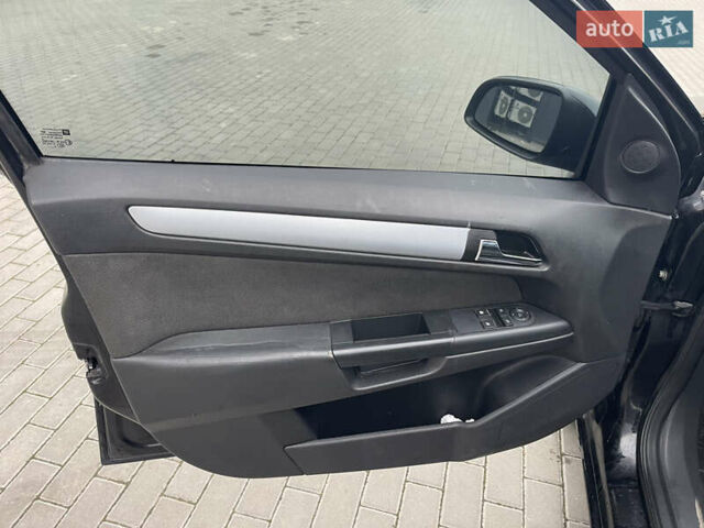 Чорний Опель Астра, об'ємом двигуна 1.3 л та пробігом 328 тис. км за 2950 $, фото 8 на Automoto.ua