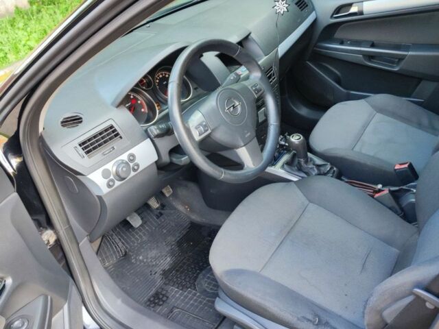 Черный Опель Астра, объемом двигателя 1.9 л и пробегом 216 тыс. км за 4700 $, фото 4 на Automoto.ua