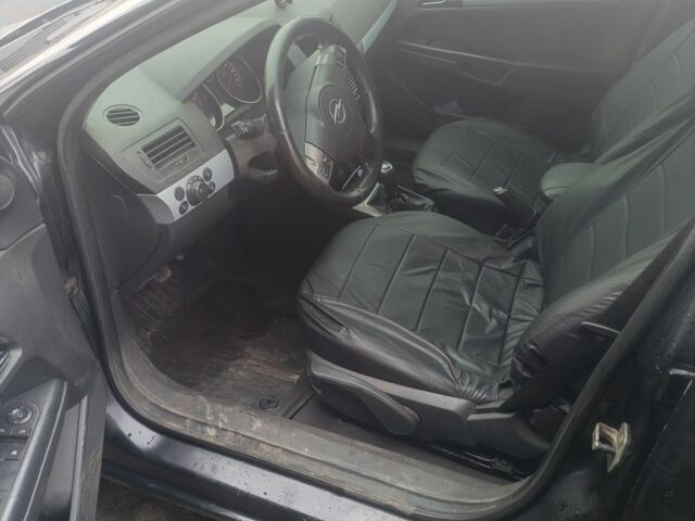 Черный Опель Астра, объемом двигателя 1.7 л и пробегом 380 тыс. км за 4900 $, фото 6 на Automoto.ua