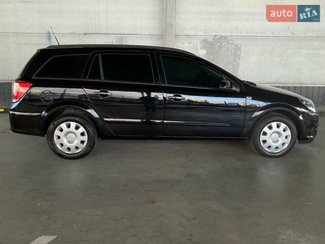 Черный Опель Астра, объемом двигателя 1.6 л и пробегом 207 тыс. км за 4999 $, фото 11 на Automoto.ua