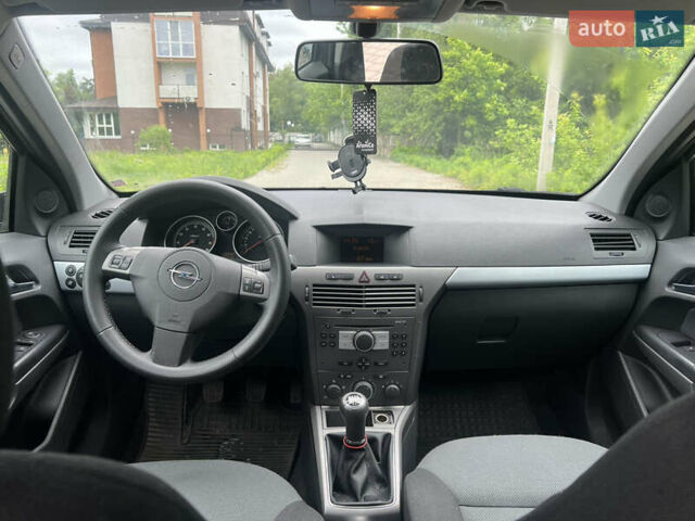 Черный Опель Астра, объемом двигателя 1.6 л и пробегом 208 тыс. км за 4000 $, фото 21 на Automoto.ua