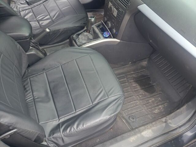 Черный Опель Астра, объемом двигателя 1.7 л и пробегом 380 тыс. км за 4900 $, фото 4 на Automoto.ua