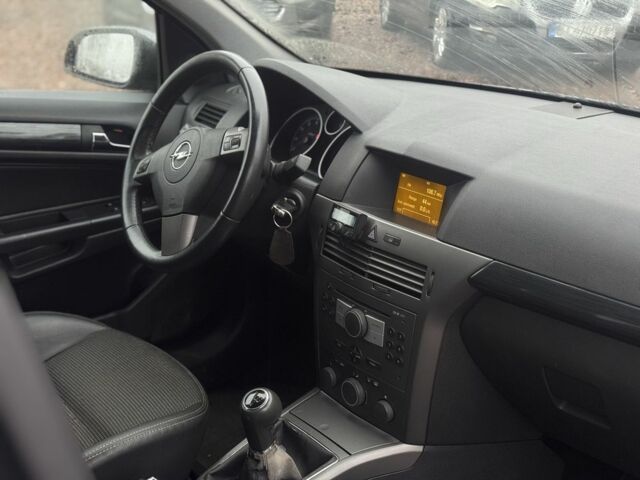 Чорний Опель Астра, об'ємом двигуна 1.6 л та пробігом 261 тис. км за 3999 $, фото 19 на Automoto.ua