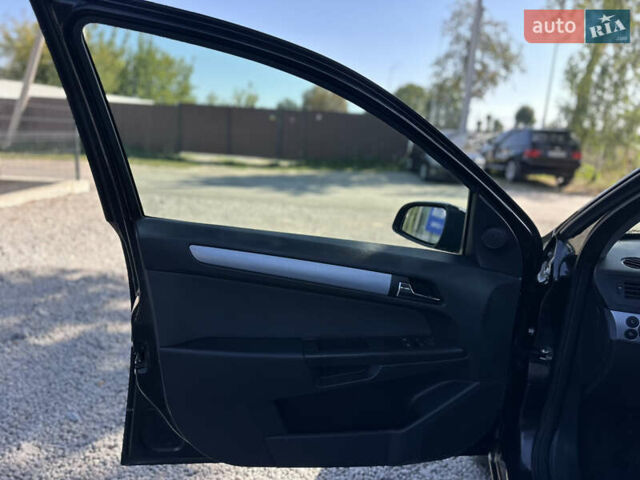 Черный Опель Астра, объемом двигателя 1.6 л и пробегом 241 тыс. км за 5700 $, фото 22 на Automoto.ua