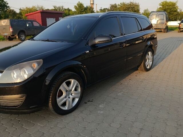 Черный Опель Астра, объемом двигателя 1.6 л и пробегом 230 тыс. км за 3900 $, фото 1 на Automoto.ua