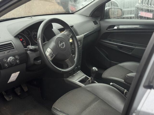 Чорний Опель Астра, об'ємом двигуна 1.6 л та пробігом 261 тис. км за 3999 $, фото 18 на Automoto.ua