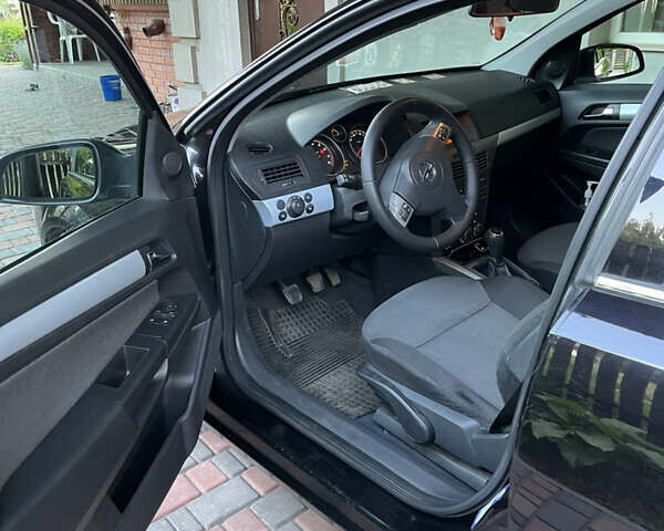 Чорний Опель Астра, об'ємом двигуна 1.6 л та пробігом 265 тис. км за 5200 $, фото 17 на Automoto.ua