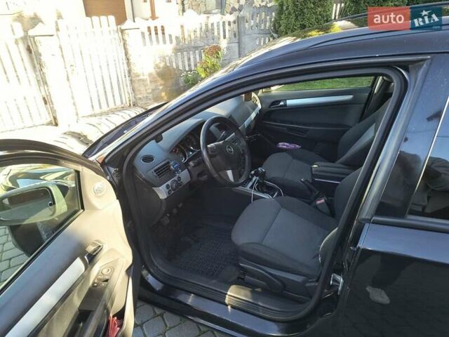 Черный Опель Астра, объемом двигателя 1.8 л и пробегом 245 тыс. км за 4900 $, фото 17 на Automoto.ua