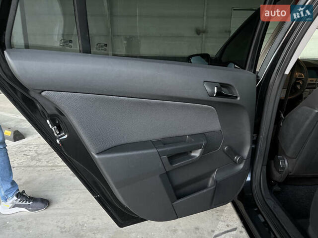 Черный Опель Астра, объемом двигателя 1.6 л и пробегом 207 тыс. км за 4999 $, фото 21 на Automoto.ua