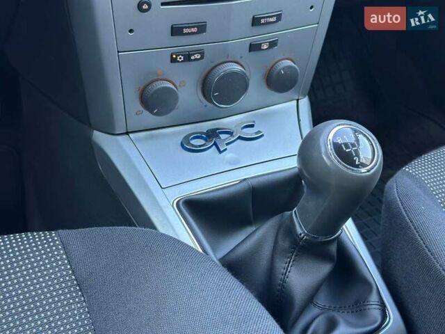 Черный Опель Астра, объемом двигателя 1.6 л и пробегом 196 тыс. км за 4850 $, фото 17 на Automoto.ua