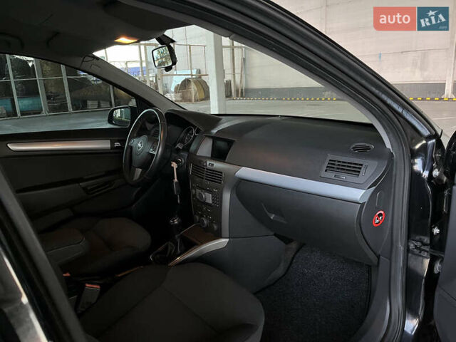 Черный Опель Астра, объемом двигателя 1.6 л и пробегом 207 тыс. км за 4999 $, фото 32 на Automoto.ua