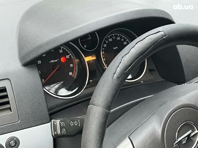 Черный Опель Астра, объемом двигателя 1.6 л и пробегом 340 тыс. км за 5140 $, фото 27 на Automoto.ua