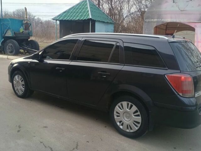 Черный Опель Астра, объемом двигателя 1.2 л и пробегом 300 тыс. км за 3400 $, фото 4 на Automoto.ua