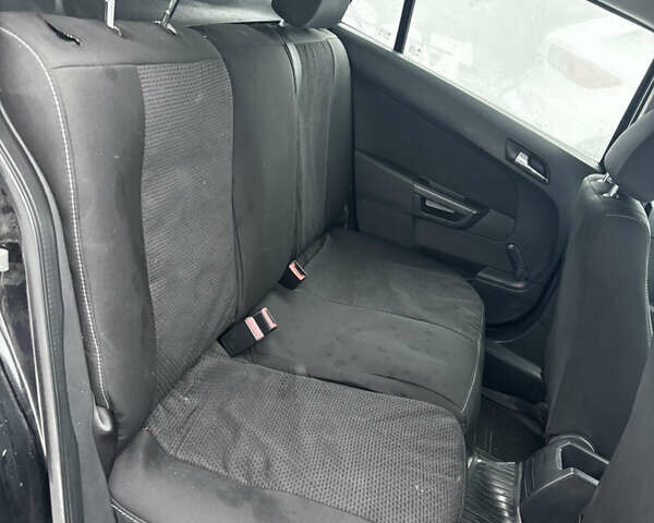 Черный Опель Астра, объемом двигателя 1.6 л и пробегом 323 тыс. км за 3800 $, фото 15 на Automoto.ua