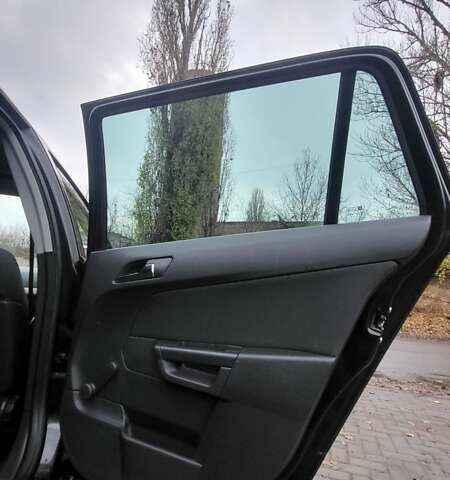 Черный Опель Астра, объемом двигателя 1.8 л и пробегом 165 тыс. км за 5650 $, фото 26 на Automoto.ua