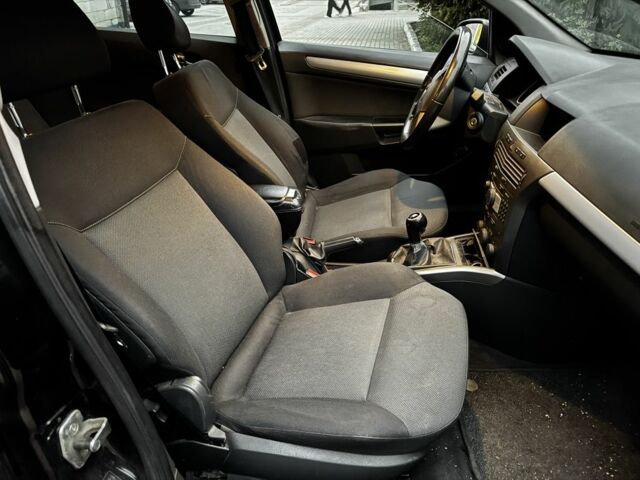 Черный Опель Астра, объемом двигателя 1.9 л и пробегом 311 тыс. км за 2930 $, фото 7 на Automoto.ua