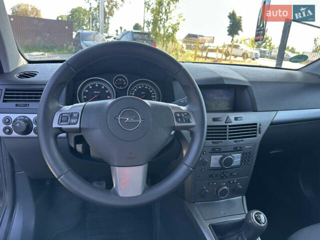 Черный Опель Астра, объемом двигателя 1.6 л и пробегом 241 тыс. км за 5700 $, фото 30 на Automoto.ua