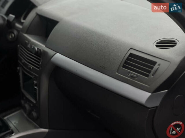 Чорний Опель Астра, об'ємом двигуна 1.91 л та пробігом 216 тис. км за 5250 $, фото 8 на Automoto.ua