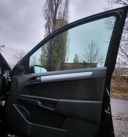 Черный Опель Астра, объемом двигателя 1.8 л и пробегом 165 тыс. км за 5650 $, фото 25 на Automoto.ua