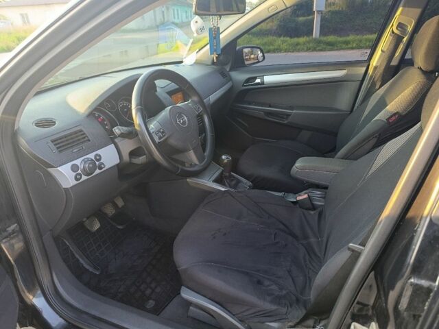 Черный Опель Астра, объемом двигателя 1.6 л и пробегом 230 тыс. км за 3900 $, фото 8 на Automoto.ua