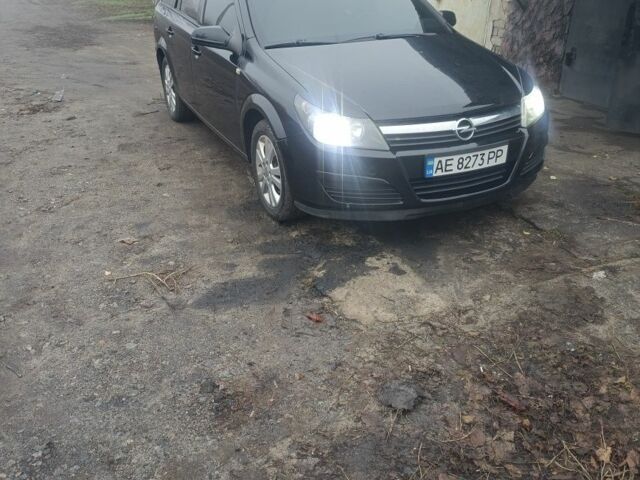 Черный Опель Астра, объемом двигателя 1.7 л и пробегом 380 тыс. км за 4900 $, фото 2 на Automoto.ua