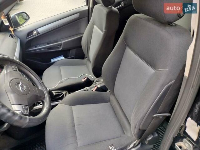 Черный Опель Астра, объемом двигателя 1.3 л и пробегом 268 тыс. км за 4550 $, фото 10 на Automoto.ua