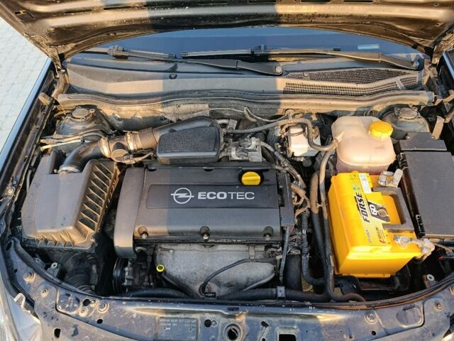 Черный Опель Астра, объемом двигателя 1.6 л и пробегом 230 тыс. км за 3900 $, фото 12 на Automoto.ua