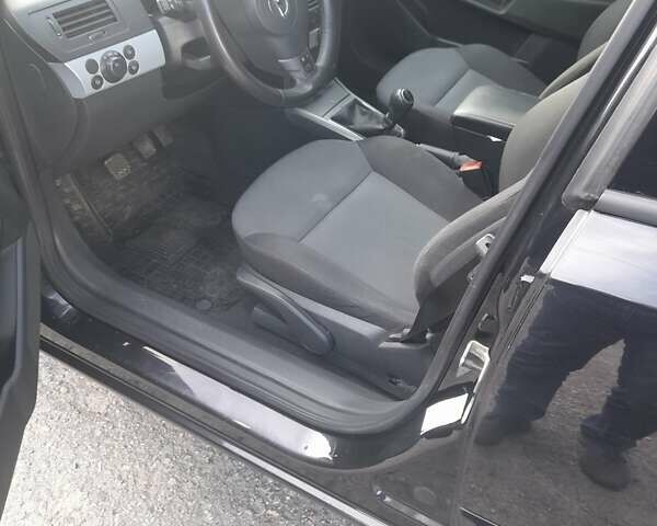 Черный Опель Астра, объемом двигателя 1.8 л и пробегом 215 тыс. км за 4800 $, фото 3 на Automoto.ua