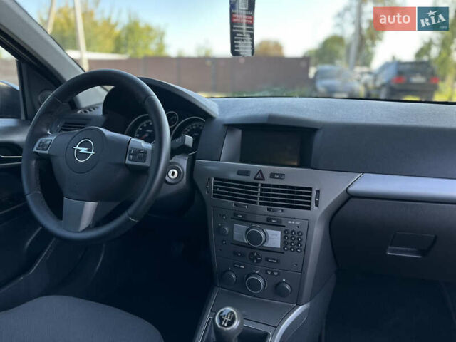 Черный Опель Астра, объемом двигателя 1.6 л и пробегом 241 тыс. км за 5700 $, фото 47 на Automoto.ua