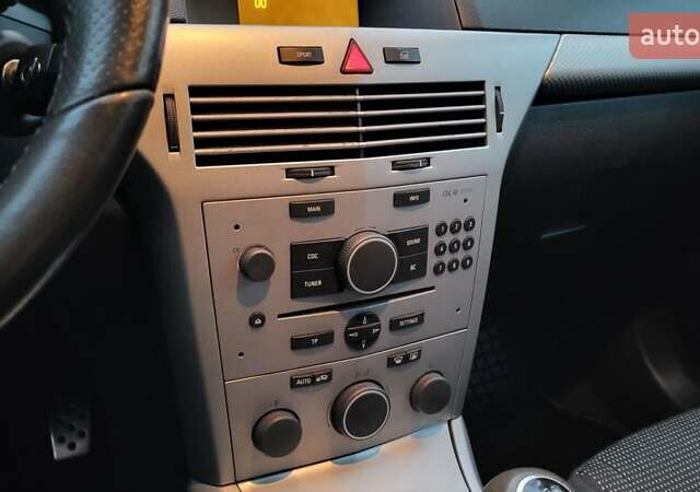 Черный Опель Астра, объемом двигателя 1.8 л и пробегом 165 тыс. км за 5650 $, фото 33 на Automoto.ua