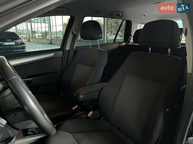 Черный Опель Астра, объемом двигателя 1.6 л и пробегом 207 тыс. км за 4999 $, фото 20 на Automoto.ua