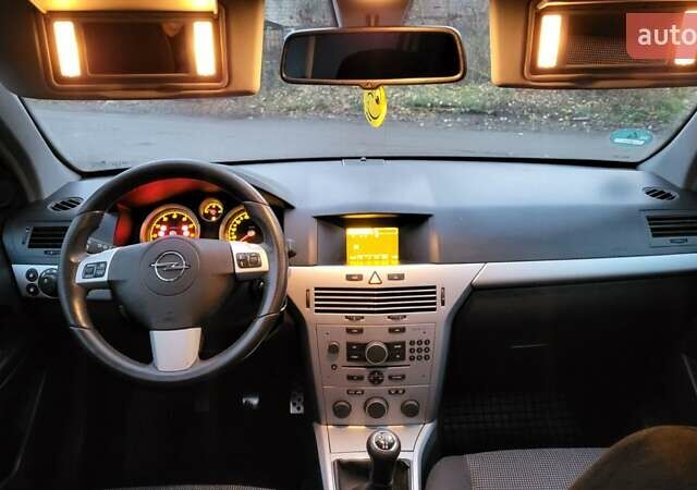 Черный Опель Астра, объемом двигателя 1.8 л и пробегом 165 тыс. км за 5650 $, фото 31 на Automoto.ua
