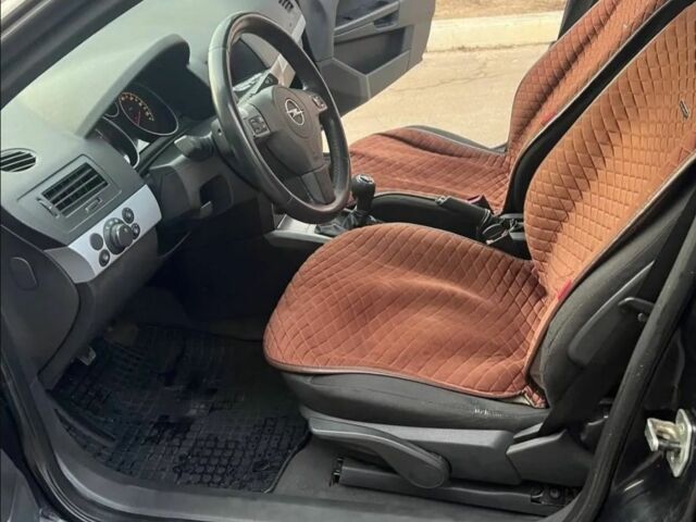 Черный Опель Астра, объемом двигателя 1.2 л и пробегом 300 тыс. км за 3400 $, фото 5 на Automoto.ua