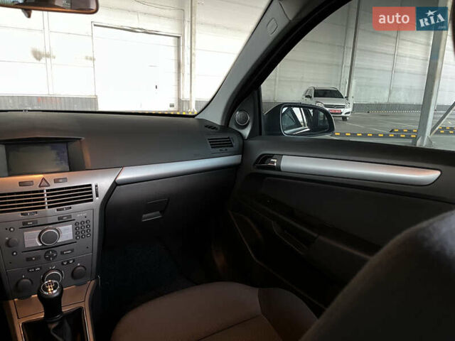 Черный Опель Астра, объемом двигателя 1.6 л и пробегом 207 тыс. км за 4999 $, фото 35 на Automoto.ua