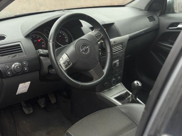 Чорний Опель Астра, об'ємом двигуна 1.6 л та пробігом 261 тис. км за 3999 $, фото 20 на Automoto.ua