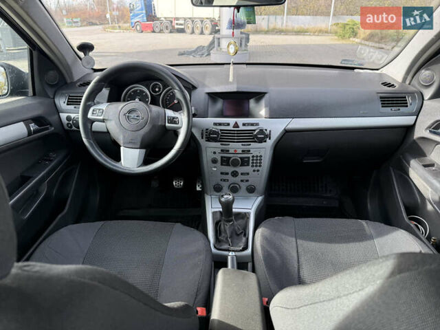 Черный Опель Астра, объемом двигателя 1.69 л и пробегом 420 тыс. км за 5500 $, фото 11 на Automoto.ua