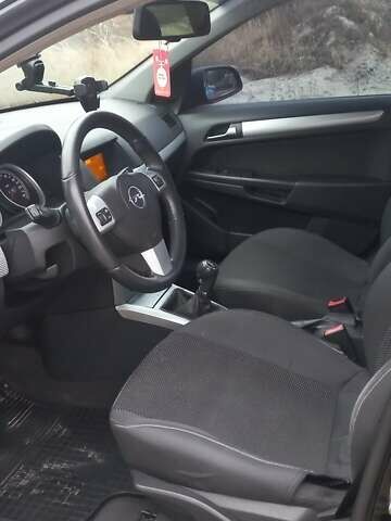 Черный Опель Астра, объемом двигателя 1.8 л и пробегом 260 тыс. км за 5200 $, фото 35 на Automoto.ua