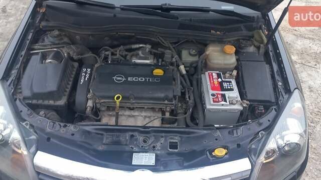 Черный Опель Астра, объемом двигателя 1.8 л и пробегом 260 тыс. км за 5200 $, фото 39 на Automoto.ua