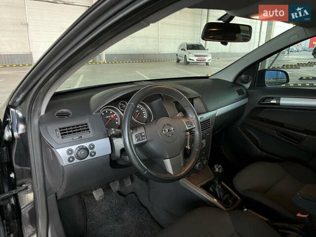 Черный Опель Астра, объемом двигателя 1.6 л и пробегом 207 тыс. км за 4999 $, фото 18 на Automoto.ua