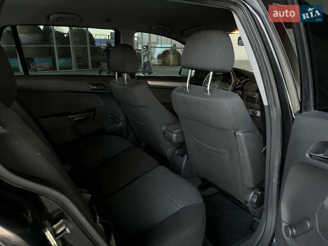 Черный Опель Астра, объемом двигателя 1.6 л и пробегом 207 тыс. км за 4999 $, фото 29 на Automoto.ua