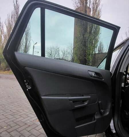 Черный Опель Астра, объемом двигателя 1.8 л и пробегом 165 тыс. км за 5650 $, фото 24 на Automoto.ua