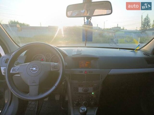 Черный Опель Астра, объемом двигателя 1.6 л и пробегом 230 тыс. км за 4300 $, фото 1 на Automoto.ua