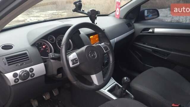 Черный Опель Астра, объемом двигателя 1.8 л и пробегом 260 тыс. км за 5200 $, фото 36 на Automoto.ua