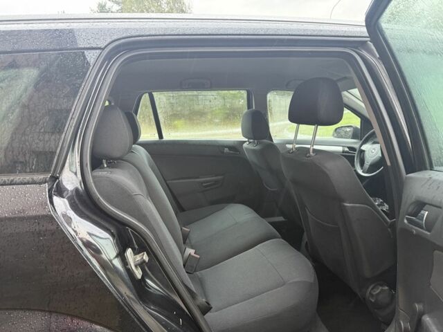 Черный Опель Астра, объемом двигателя 1.9 л и пробегом 300 тыс. км за 1750 $, фото 5 на Automoto.ua