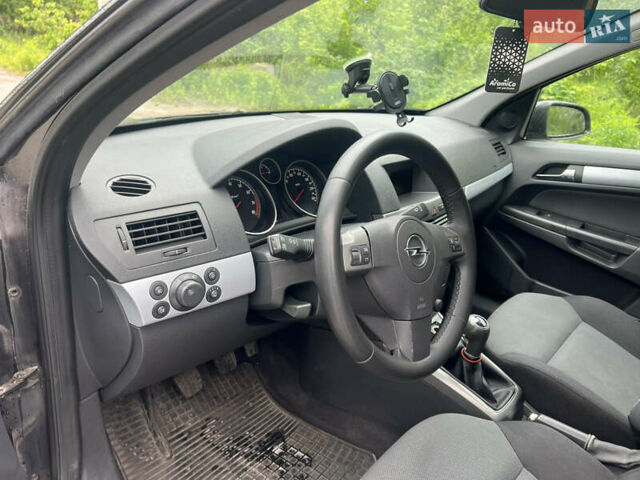 Черный Опель Астра, объемом двигателя 1.6 л и пробегом 208 тыс. км за 4000 $, фото 20 на Automoto.ua